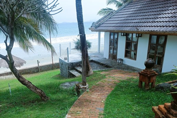 Biệt thự nhìn ra Biển (Seaview Villa)